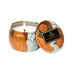 Mini Vela Voluspa Lata Relevo Spiced Pumpkin Latte 25 horas